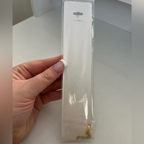 Elegant Pink and Gold Stainless Steel Clover Bracelet - Picture 7 of 7